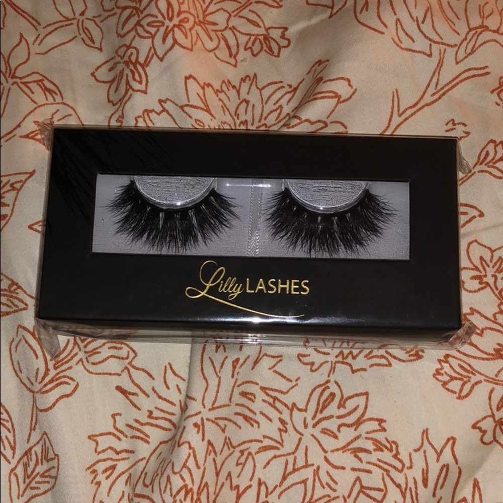 LILY LASHES MYKONOS